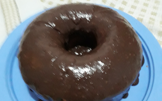 Bolo de cenoura mesclado com chocolate de liquidificador
