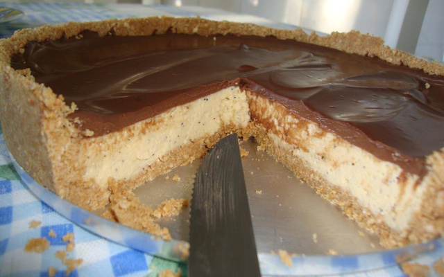 Torta mousse de maracujá com chocolate