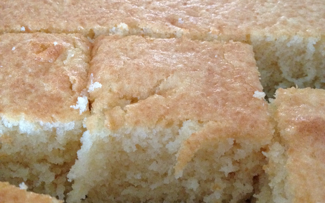 Bolo de massa branca