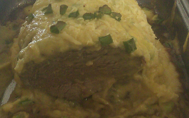 Rosbife Rosí (com purê de batata salsa e cebolinha)