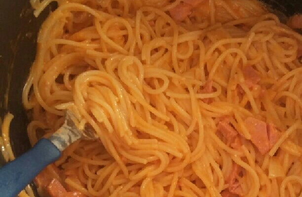 Macarrão com mortadela