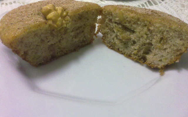 Bolinhos de nozes, banana e canela