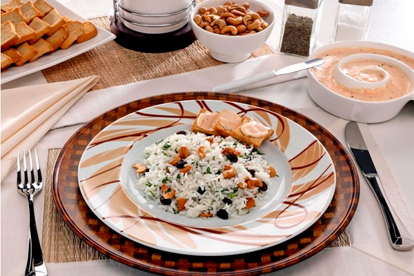 Arroz com Uvas Passas, Castanhas e Salsinha