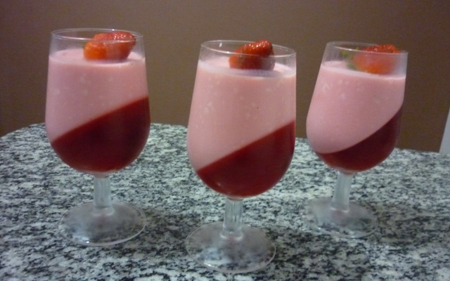 Gelatina com creme rosado