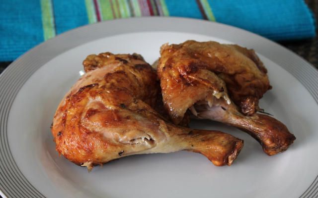 Coxa e sobrecoxa com creme de cebola, super fácil