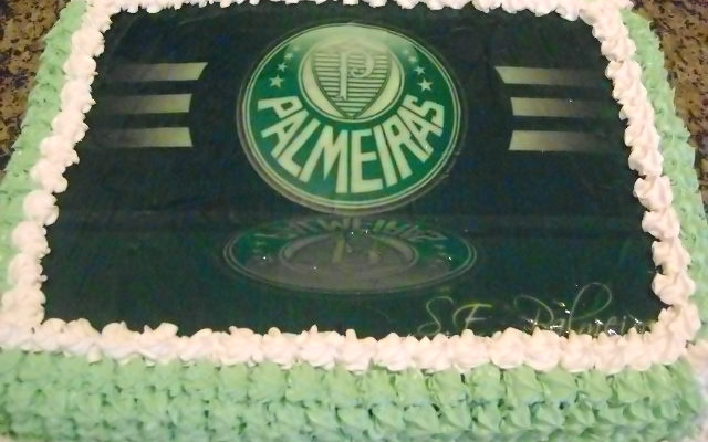 Bolo de aniversário de pêssego