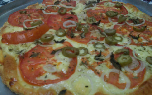 Pizza margherita fácil e deliciosa