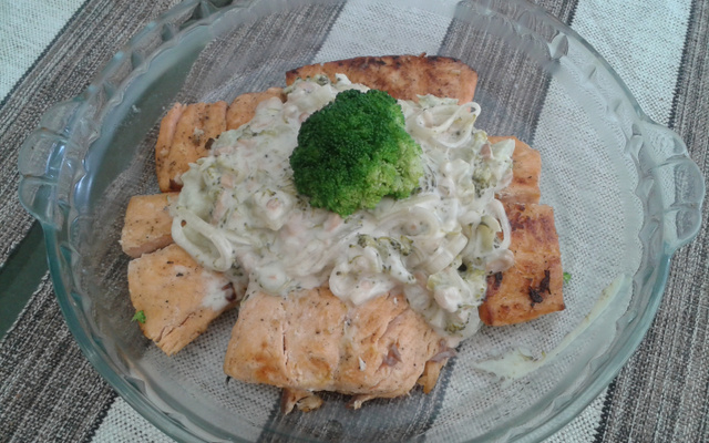 Salmão ao molho de castanha