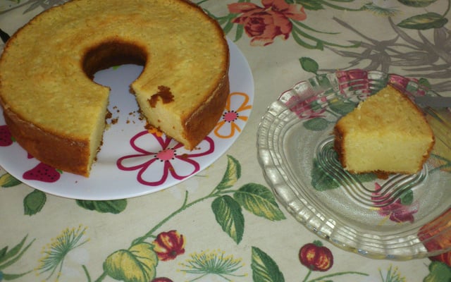 Bolo de laranja gelado com coco