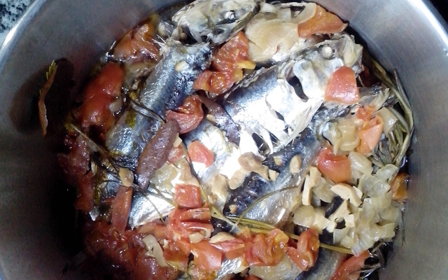 Sardinha na panela de pressão
