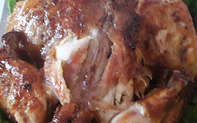 Frango frito inteiro na panela de pressão