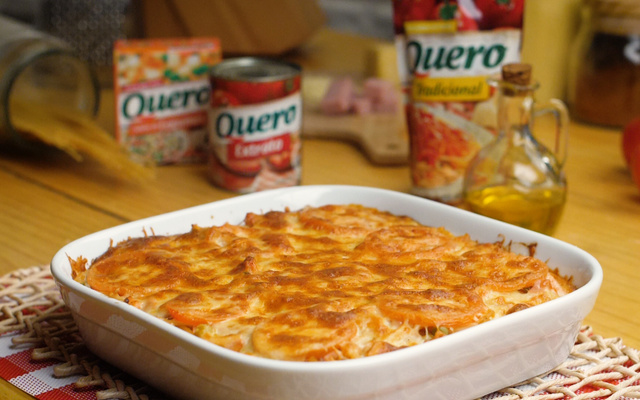Macarrão com queijo e presunto ao forno