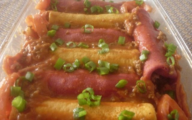 Panquecas coloridas ao molho