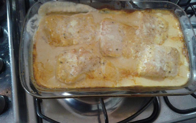 Salmão ao requeijão e creme de leite
