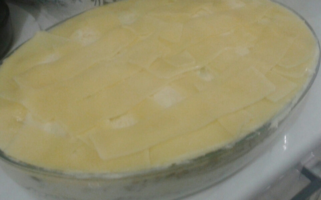 Escondidinho de requeijão com carne moída