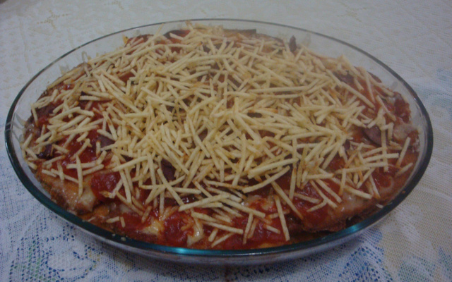 Filé de merluza e berinjela empanados à parmegiana