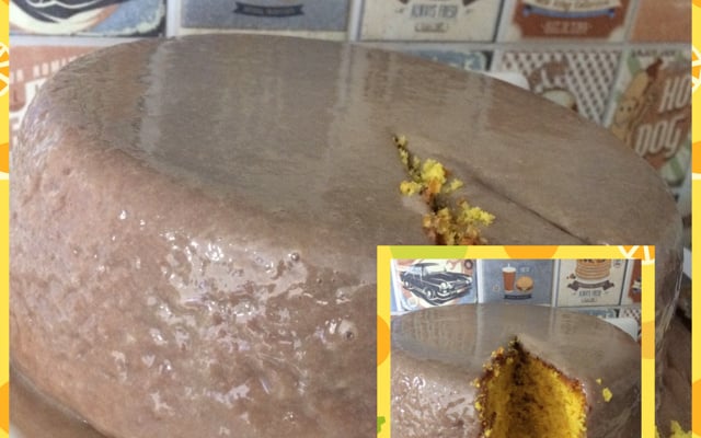 Bolo de cenoura na panela de pressão elétrica