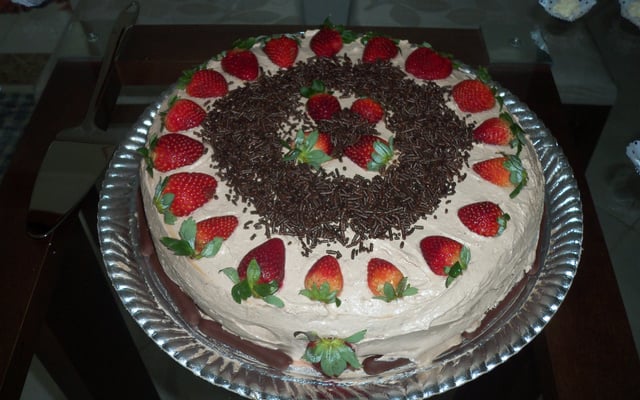 Bolo de chocolate com morango