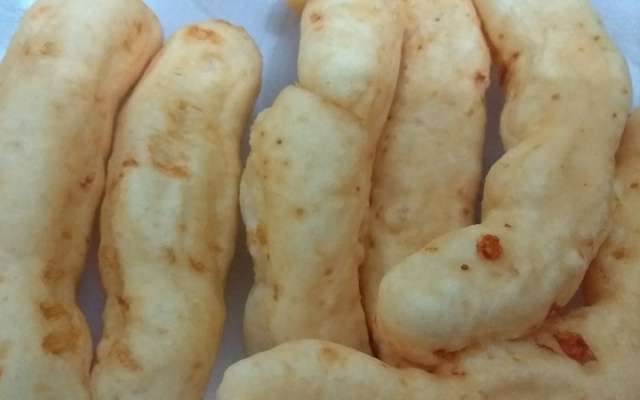 Biscoito frito de polvilho com queijo