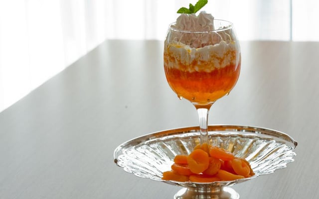 Bavaroise de papaia ao creme de iogurte e mel