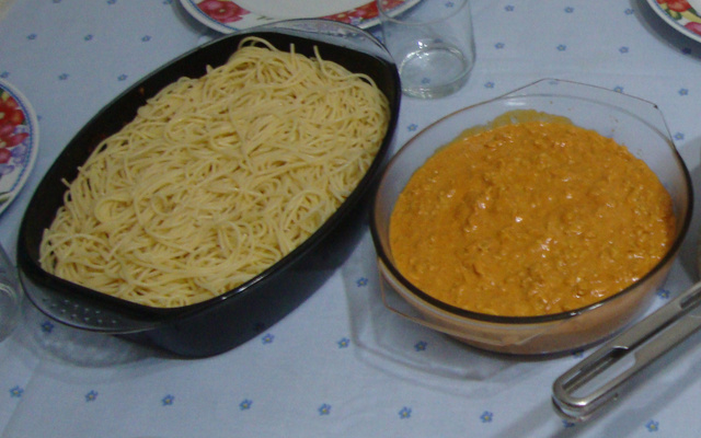 Macarrão ao molho estrogonofe