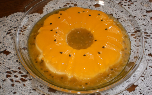 Pudim de gelatina de maracujá