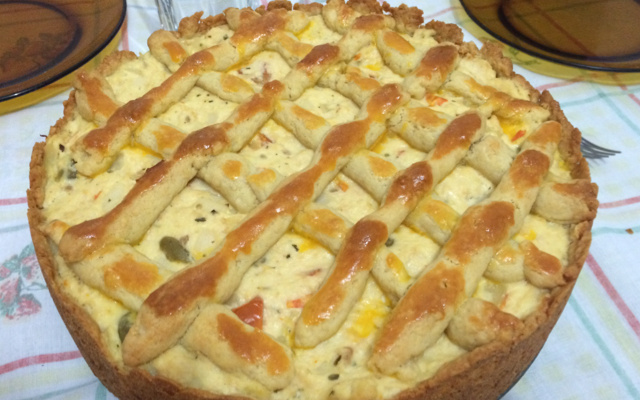 Torta de frango e requeijão com massa podre