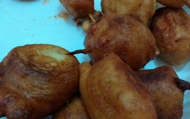 Empanadinho de salsicha, presunto e queijo