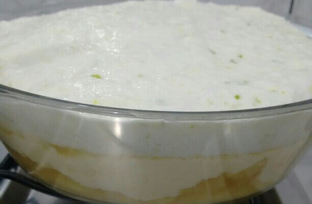 Torta gelada de abacaxi
