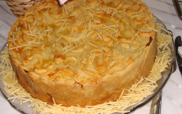 Torta de carne seca com banana da terra