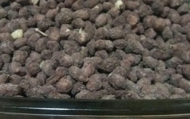 Amendoim com chocolates