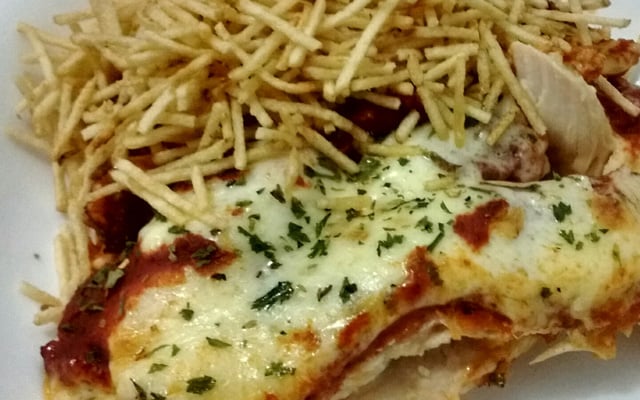 Filé de frango à parmegiana