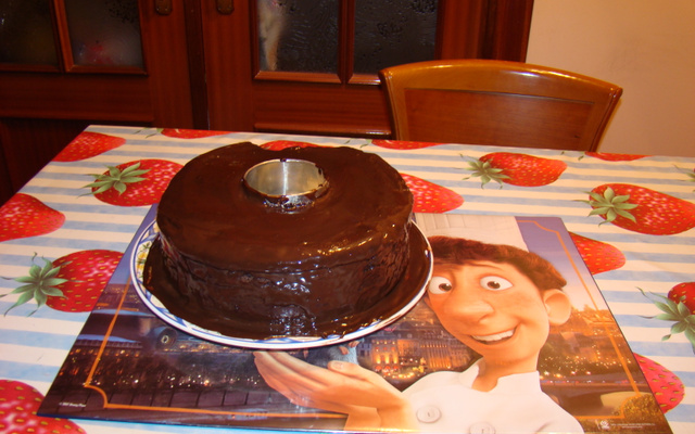 Bolo de chocolate fofinho e molhadinho
