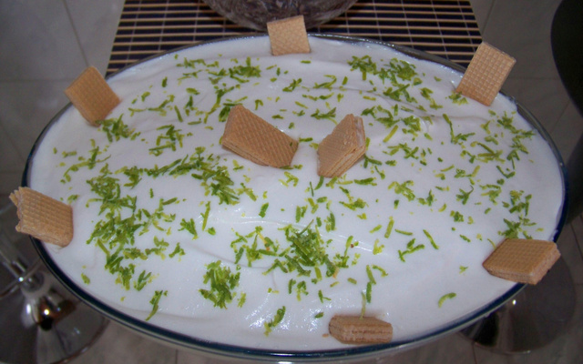 Torta de limão com waffer de limão