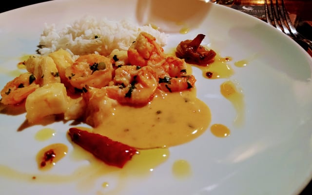 Camarão com abacaxi - comida Tailandesa