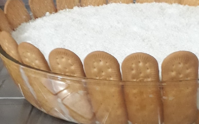 Torta de biscoitos com abacaxi