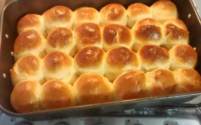 Pão de batata recheado com mortadela