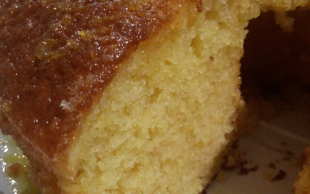 Bolo de bergamota/tangerina/mexerica com calda