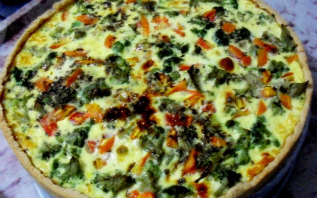 Quiche de brócolis e tomate italiano