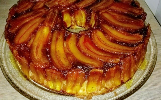 Bolo com calda de banana