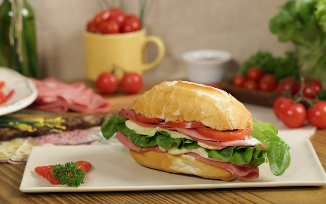 Sanduíche de mortadela