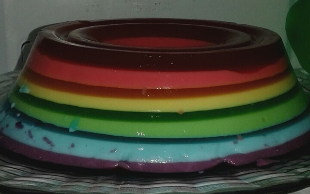 Delícia de gelatina em camadas