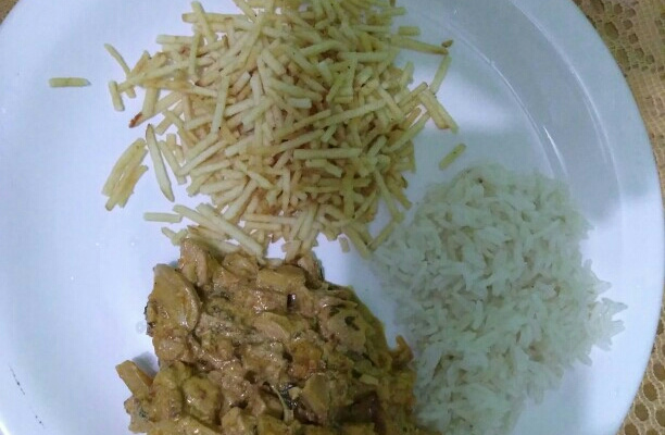 Estrogonofe de frango com palmito