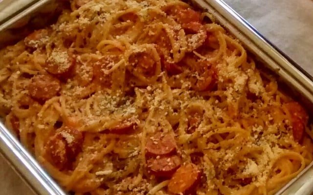 Macarrão com salsicha delícia