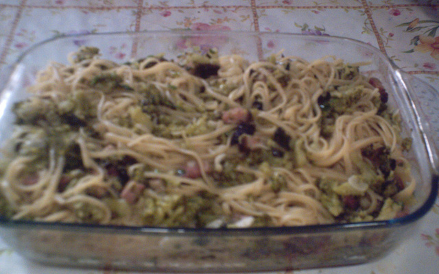 Espaguete com brócolis e bacon