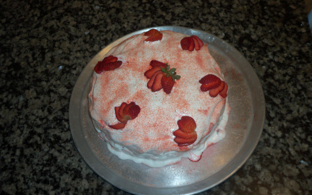 Bolo de morango e marshmallow