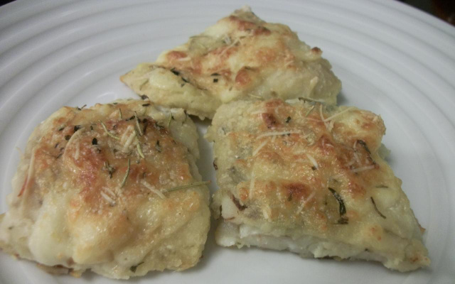 Postas de robalo com creme de cebola ao forno