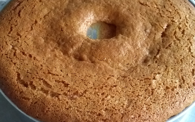 Bolo de fubá com goiabada (Néia)