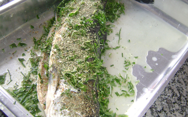 Salmão Inteiro com ervas