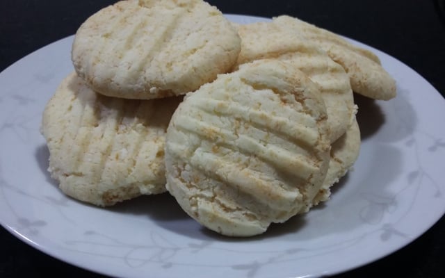 Biscoito de leite condensado e coco fácil